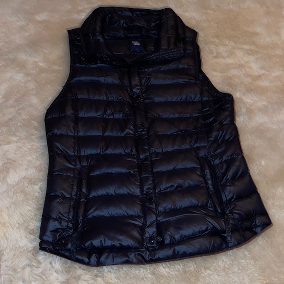 GAP Puffer Vest - Picture 4 of 10